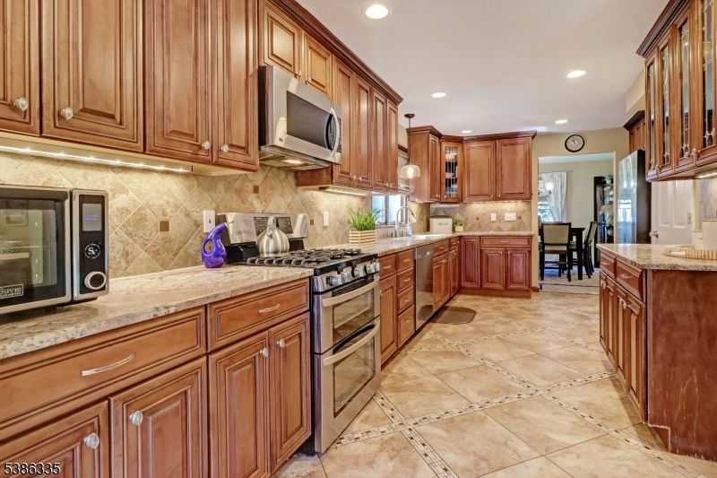 Dining room, Interior, Kitchen, Recessed Lighting, Stainless Steel Appliances