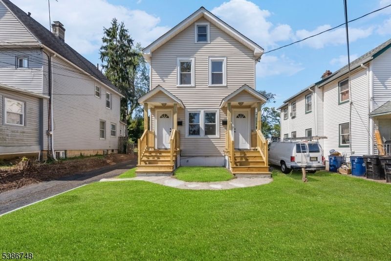 Exterior, Facade, Queen Anne Victorian