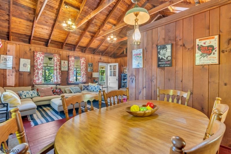 Dining room, Interior, Living room, Pendant Lights, Wooden Beams, Wooden Ceilings, Wooden Walls