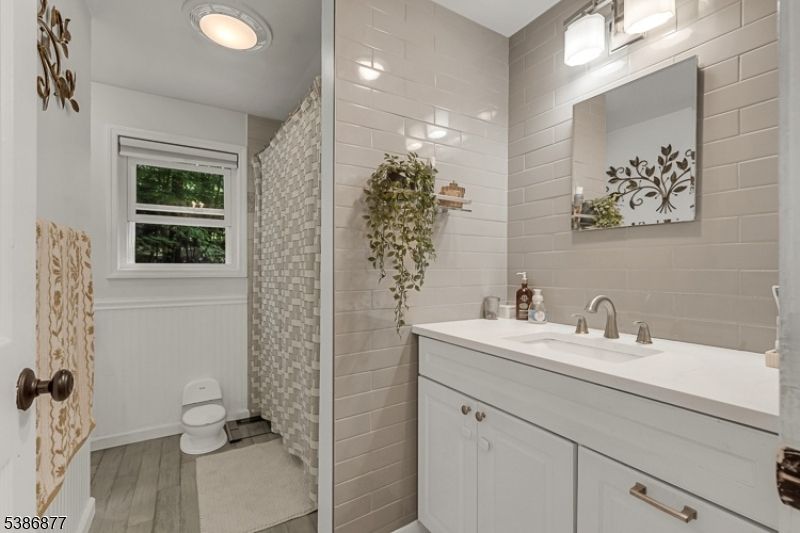 Bathroom, Interior, Recessed Lighting, Wood Texture Flooring