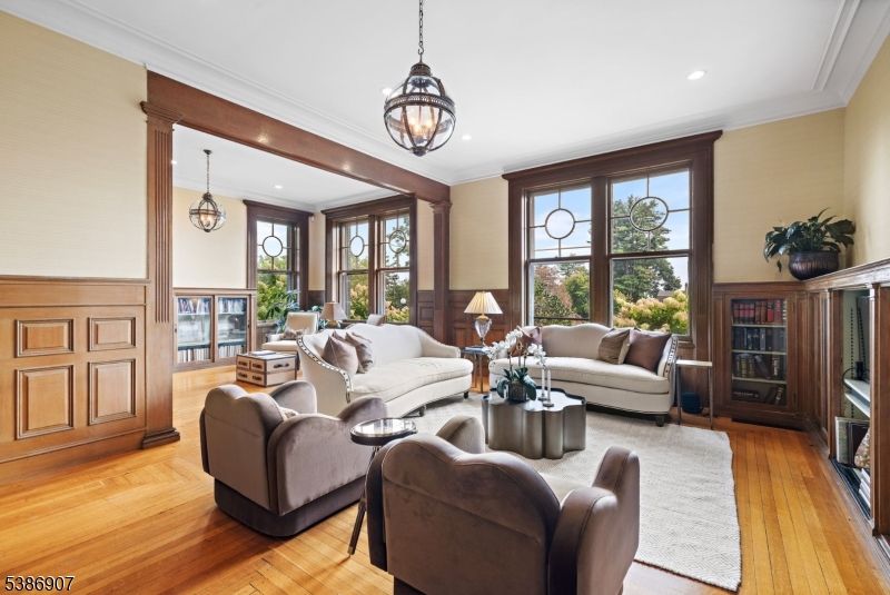 Interior, Living room, Pendant Lights, Recessed Lighting, Wood Texture Flooring