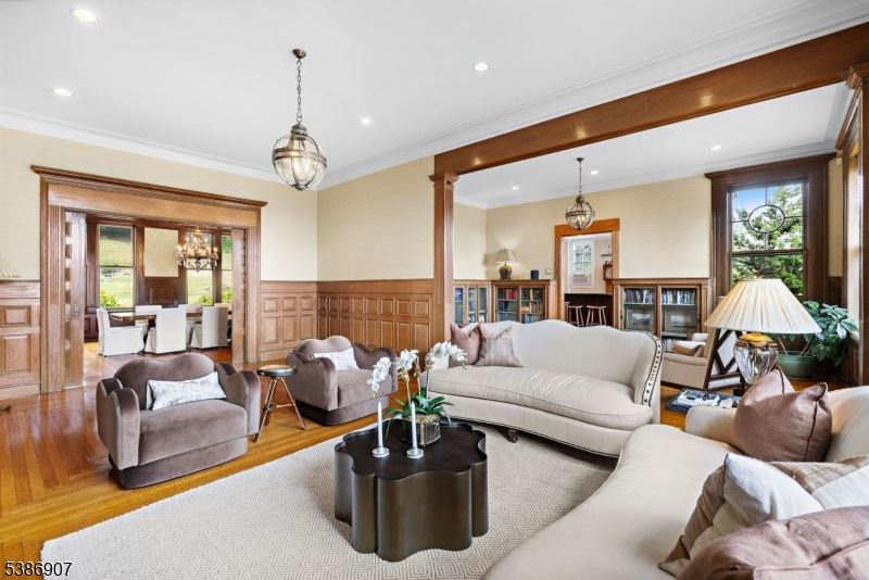 Dining room, Interior, Living room, Pendant Lights, Recessed Lighting, Wood Texture Flooring