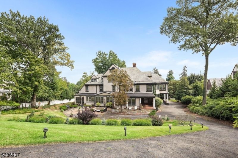 Backyard, Exterior, Facade, Queen Anne Victorian
