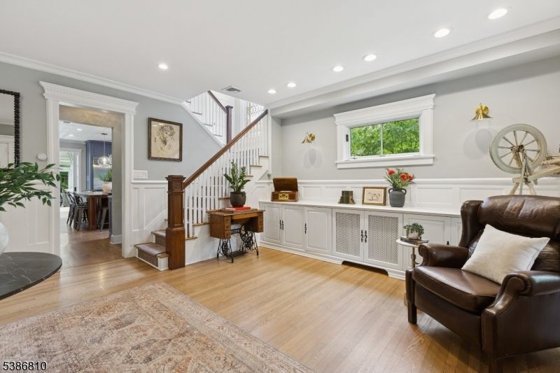 Interior, Recessed Lighting, Wood Texture Flooring