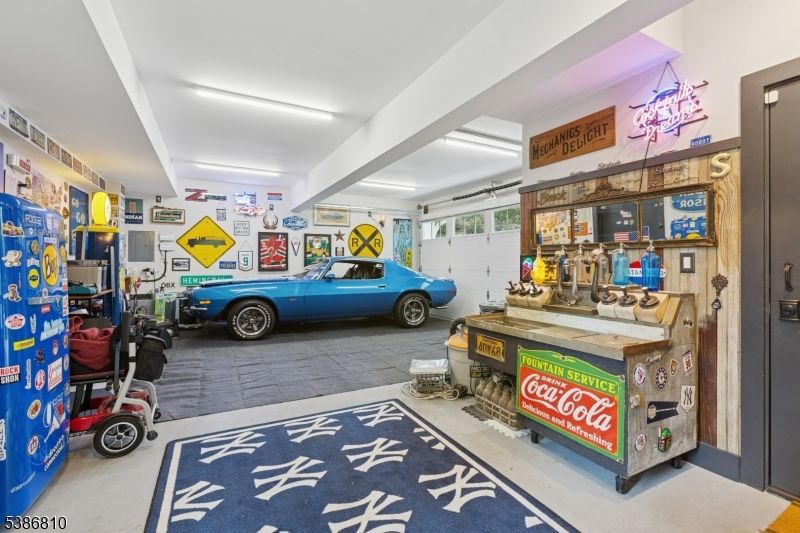 Garage, Interior
