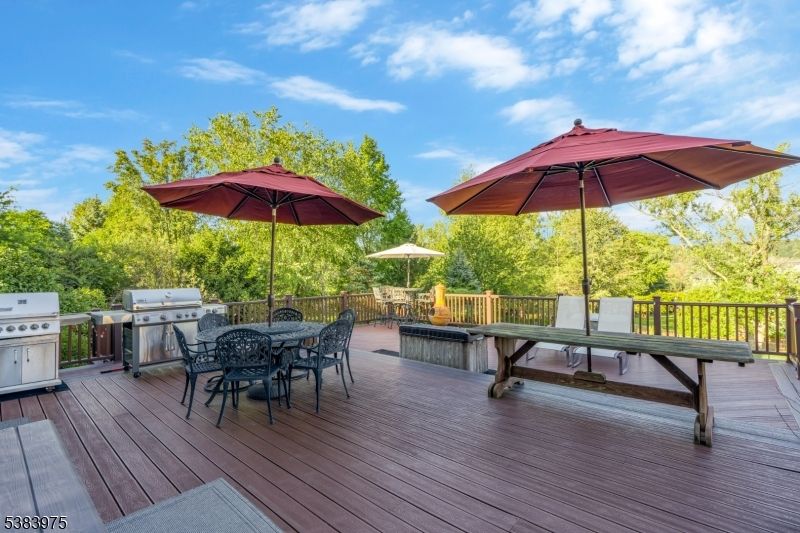 Exterior, Outdoor Kitchen