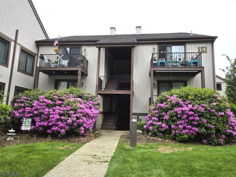 Exterior, Facade, Farmhouse