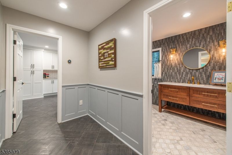 Bathroom, Interior, Recessed Lighting