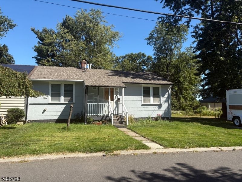 Exterior, Facade, Ranch