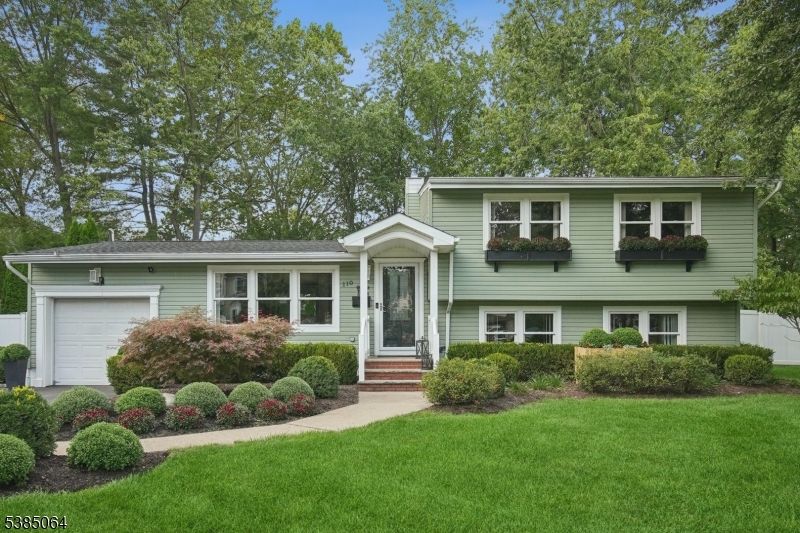 Attached, Exterior, Facade, Raised Ranch