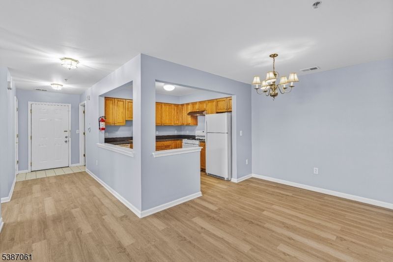 Chandelier, Interior, Kitchen, Wood Texture Flooring
