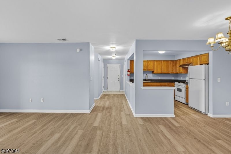 Chandelier, Interior, Kitchen, Wood Texture Flooring