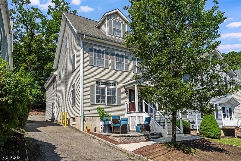 Exterior, Facade, Queen Anne Victorian