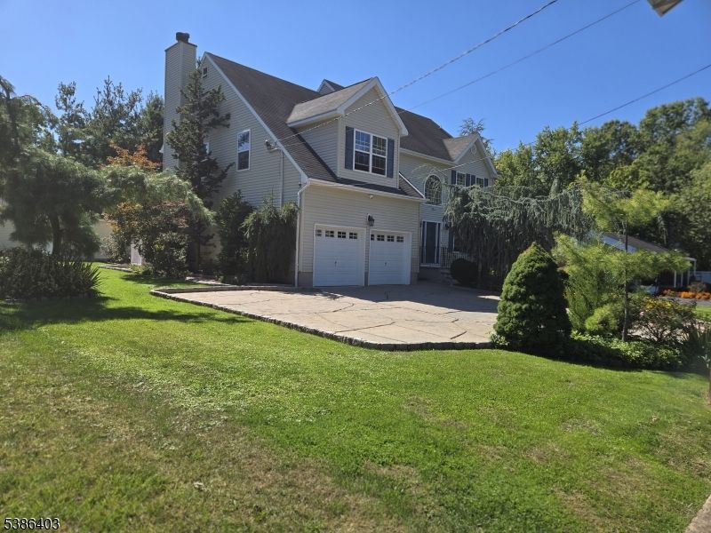 Attached, Backyard, Exterior, Facade, Queen Anne Victorian