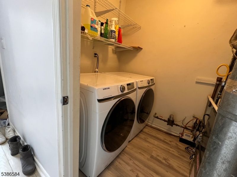 Interior, Washer, Wood Texture Flooring