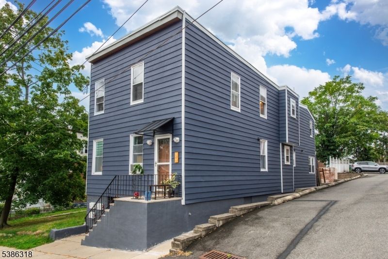 Exterior, Facade, None