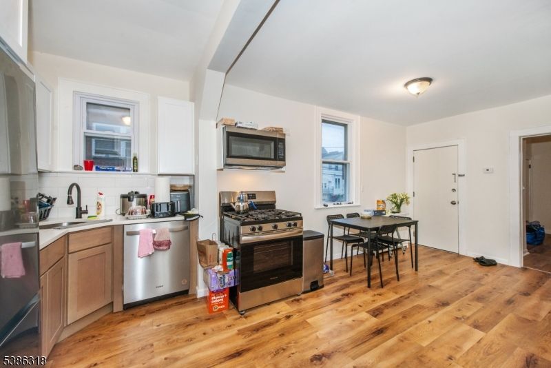 Dining room, Interior, Kitchen, Stainless Steel Appliances, Wood Texture Flooring