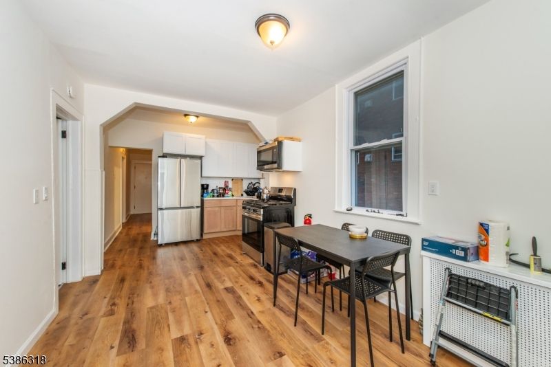 Dining room, Interior, Kitchen, Stainless Steel Appliances, Wood Texture Flooring