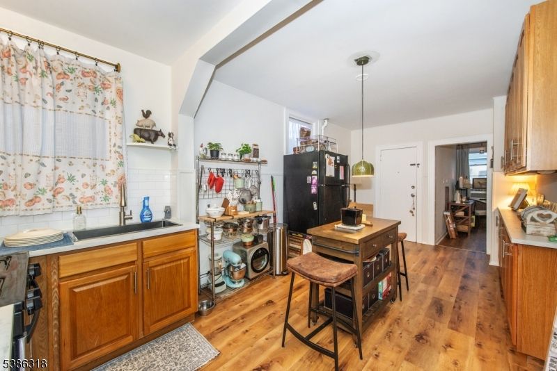 Interior, Kitchen, Pendant Lights, Wood Texture Flooring