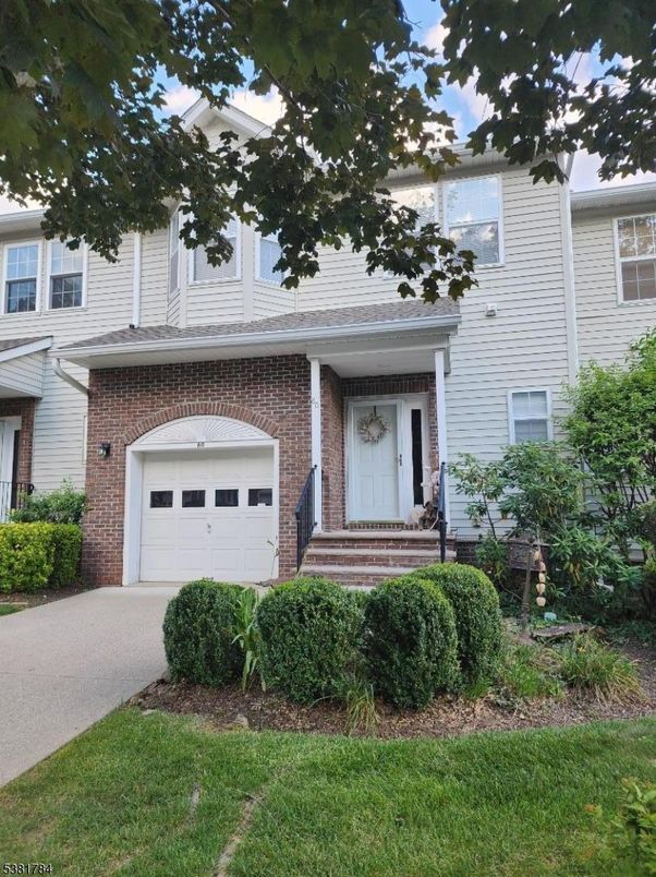Attached, Exterior, Facade, Brick Facade, Cape Cod
