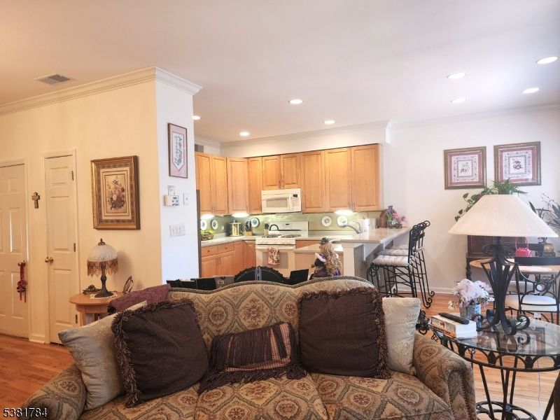 Interior, Kitchen, Living room, Recessed Lighting, Wood Texture Flooring