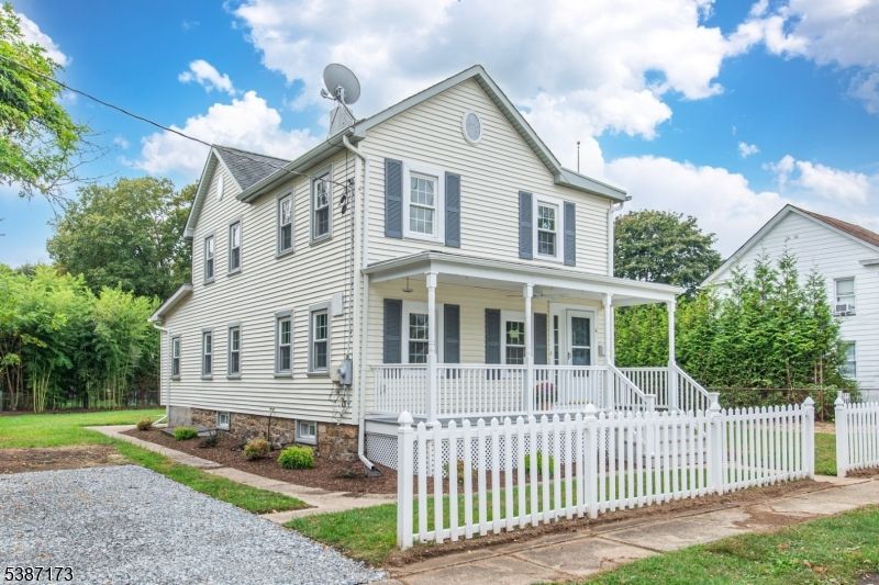 Exterior, Facade, Queen Anne Victorian