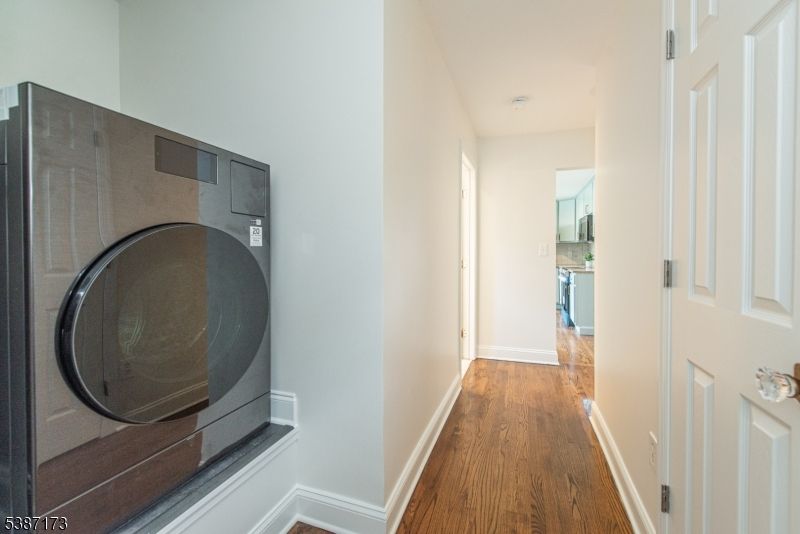 Interior, Utility Closets, Washer, Wood Texture Flooring