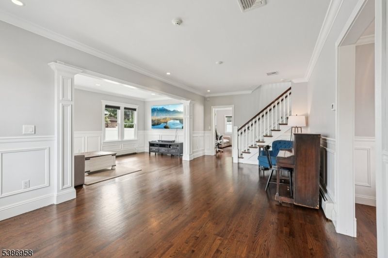 Interior, Recessed Lighting, Wood Texture Flooring
