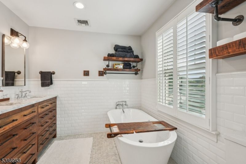 Bathroom, Dual Sink Vanities, Free Standing Baths, Interior, Recessed Lighting