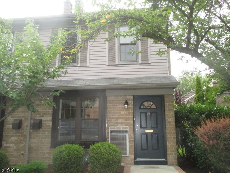 Exterior, Facade, Brick Facade, American Foursquare