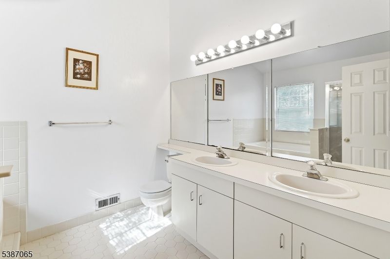 Bathroom, Dual Sink Vanities, Interior