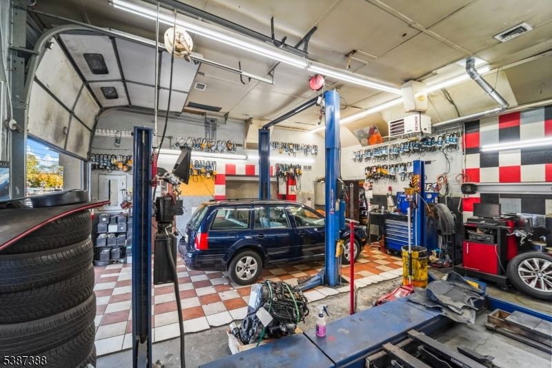 Garage, Interior