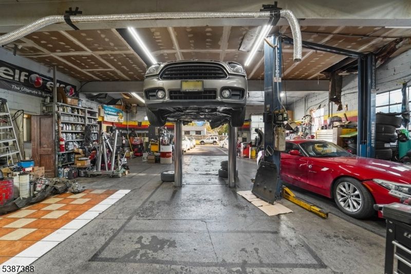 Garage, Interior