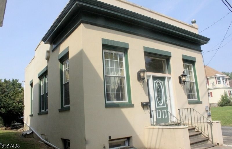 Exterior, Facade, None
