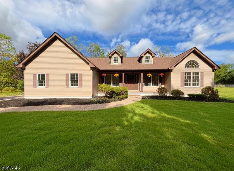 Exterior, Facade, Farmhouse
