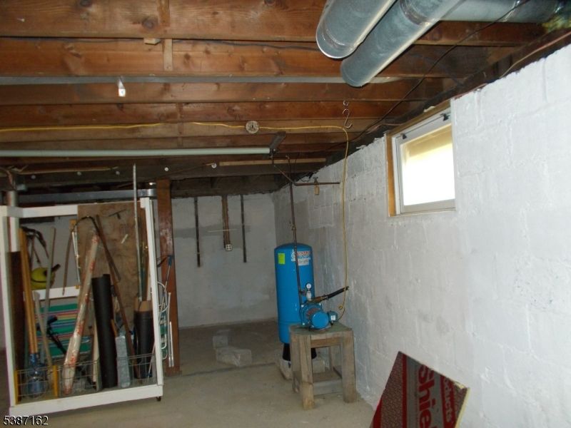 Empty room, Interior, Wooden Beams