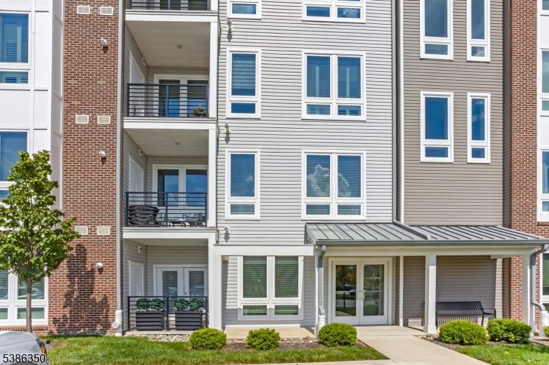 Exterior, Facade, Brick Facade, Rowhouse
