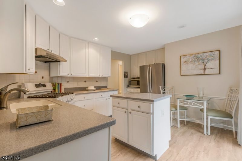 Dining room, Interior, Kitchen, Recessed Lighting
