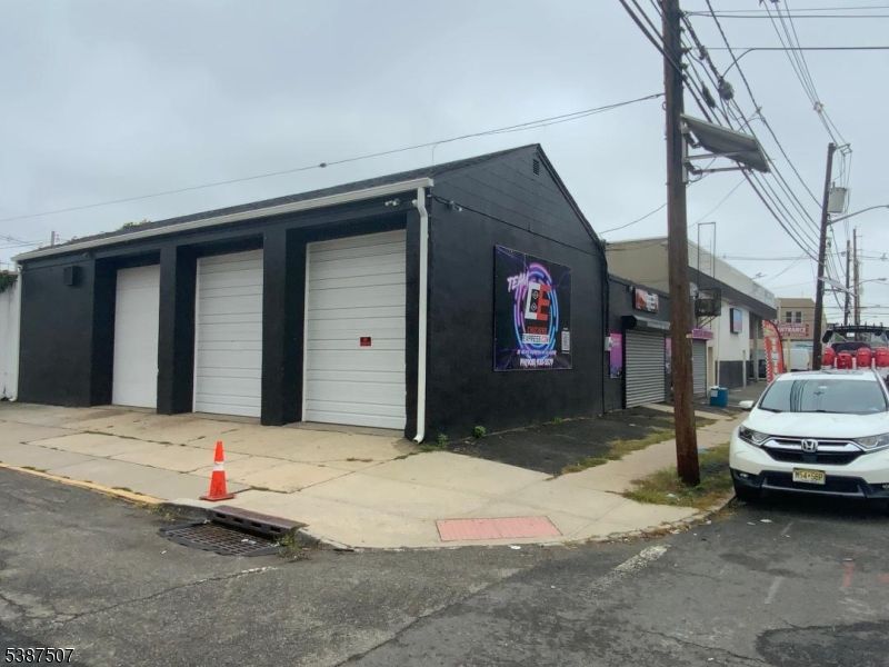 Detached Garage, Exterior