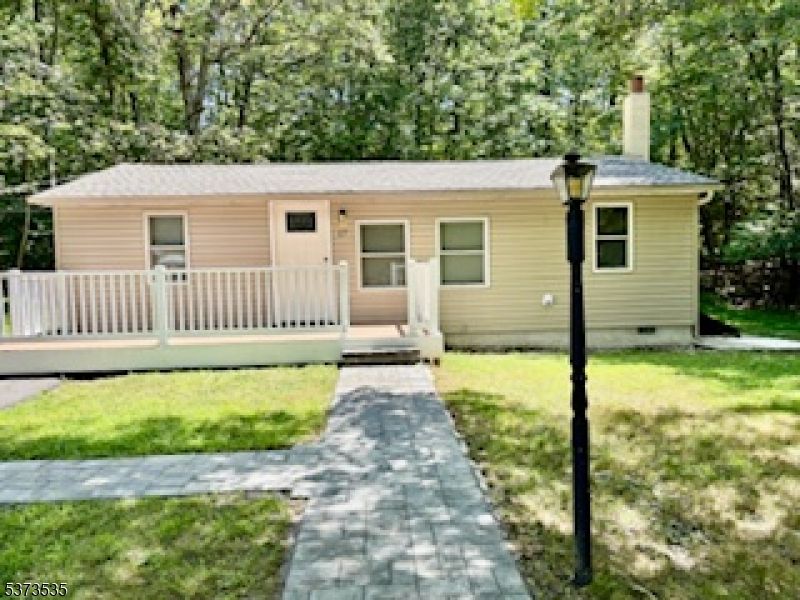 Backyard, Exterior, Facade, Cape Cod