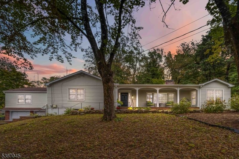 Backyard, Exterior, Facade, Ranch