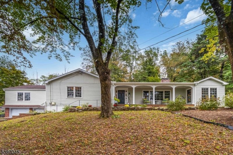 Backyard, Exterior, Facade, Ranch