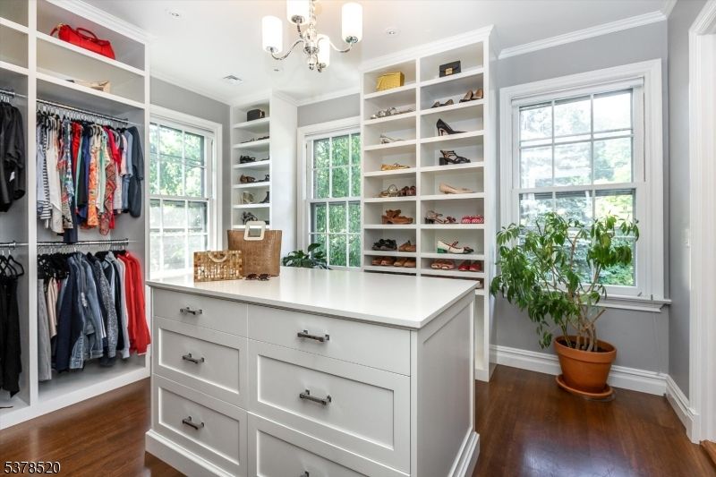 Interior, Pendant Lights, Recessed Lighting, Walk-in Closets, Wood Texture Flooring
