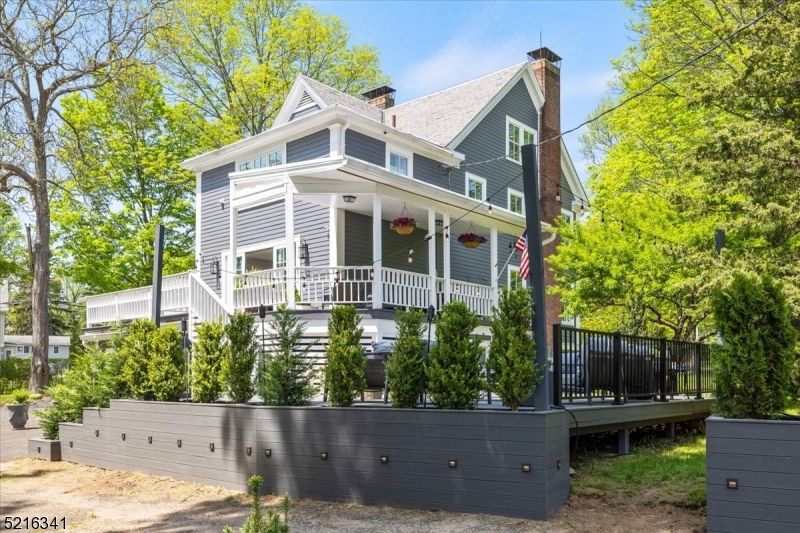 Backyard, Exterior, Facade, Queen Anne Victorian