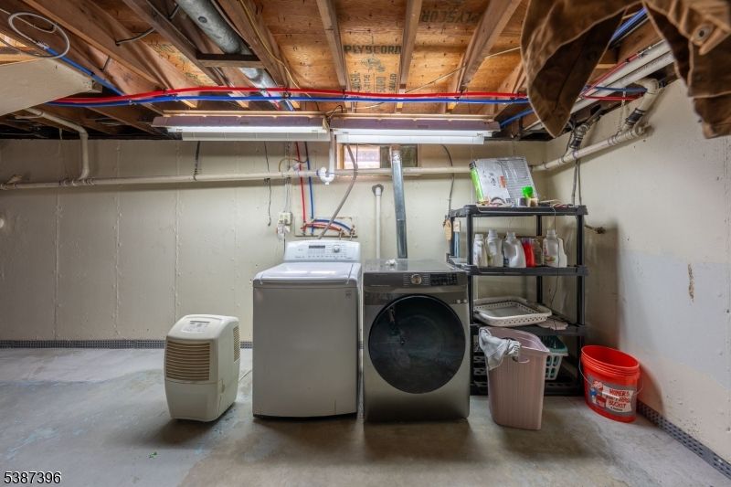 Garage, Interior, Washer, Wooden Beams, Wooden Ceilings