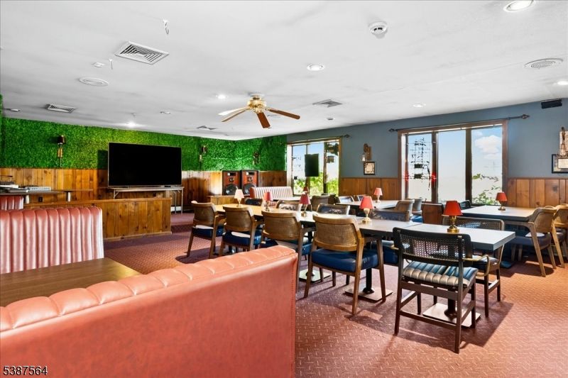 Dining room, Interior, Recessed Lighting