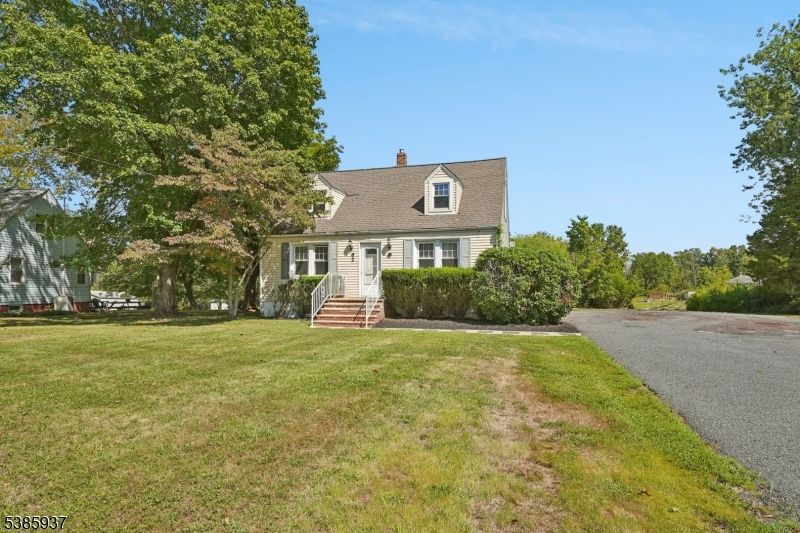 Backyard, Exterior, Facade, Cape Cod