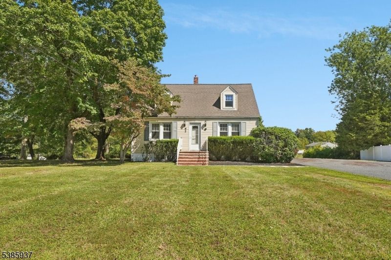 Backyard, Exterior, Facade, Cape Cod