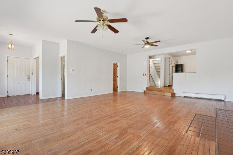 Empty room, Interior, Pendant Lights, Wood Texture Flooring
