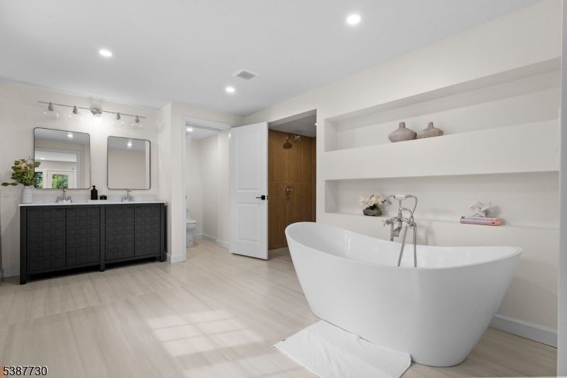 Bathroom, Dual Sink Vanities, Free Standing Baths, Interior, Recessed Lighting